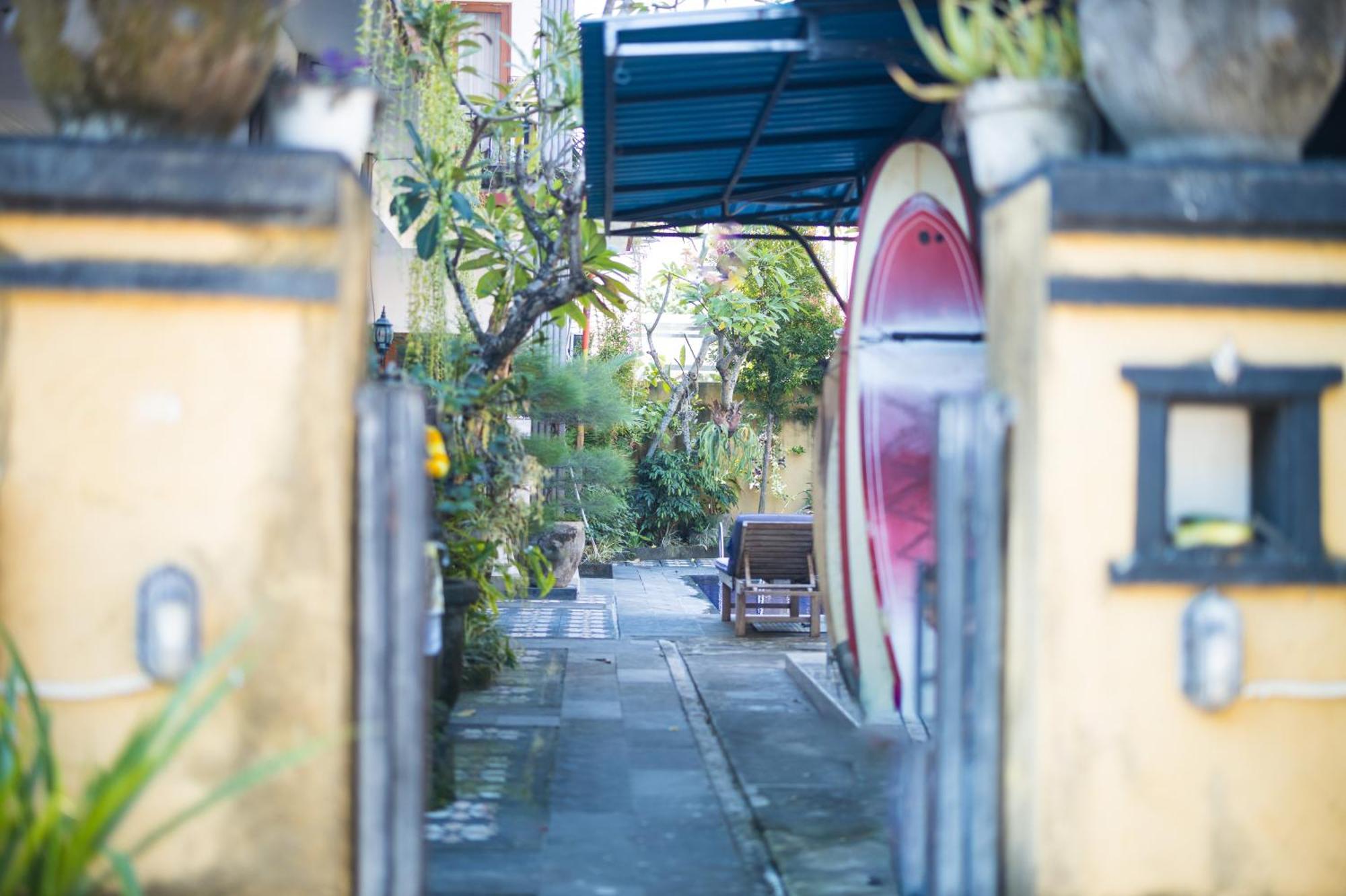 Sanata Yoga Guesthouse Canggu  Exterior photo