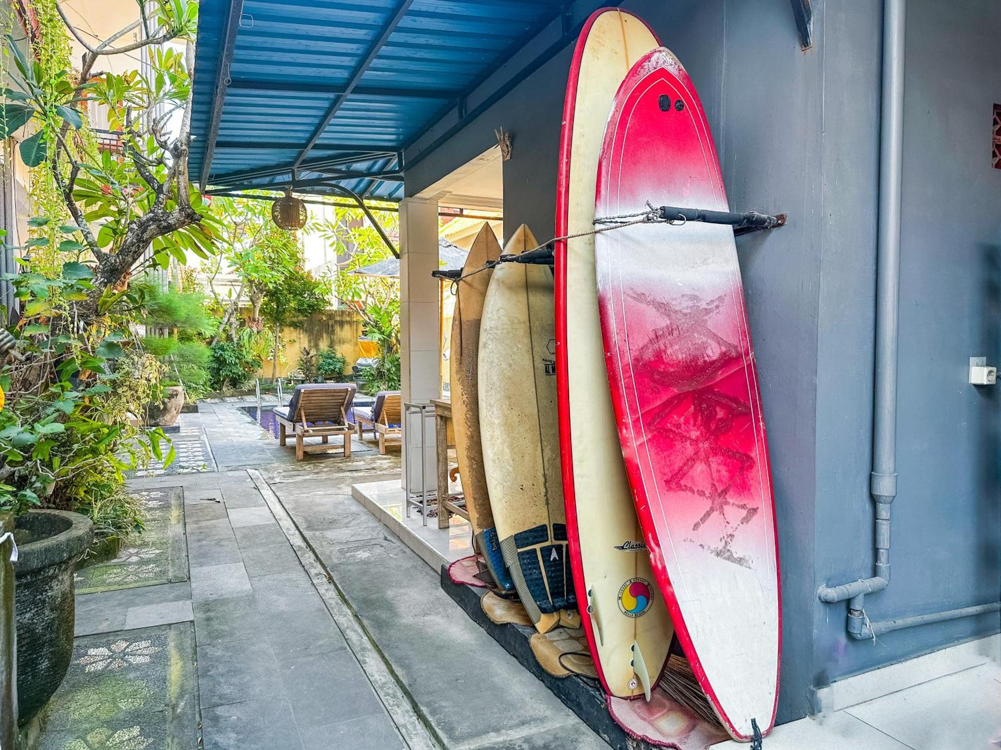 Sanata Yoga Guesthouse Canggu  Exterior photo