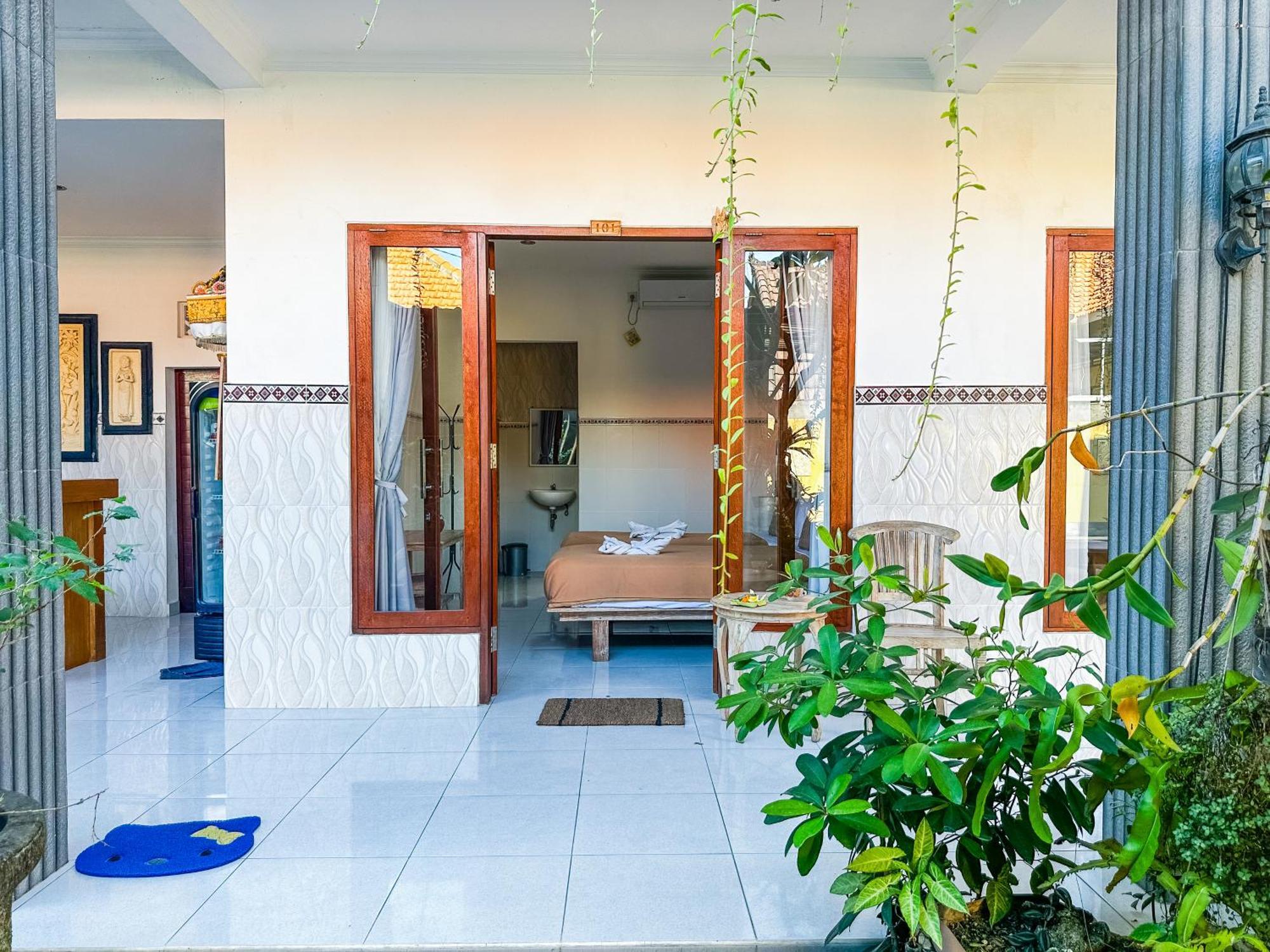 Sanata Yoga Guesthouse Canggu  Exterior photo